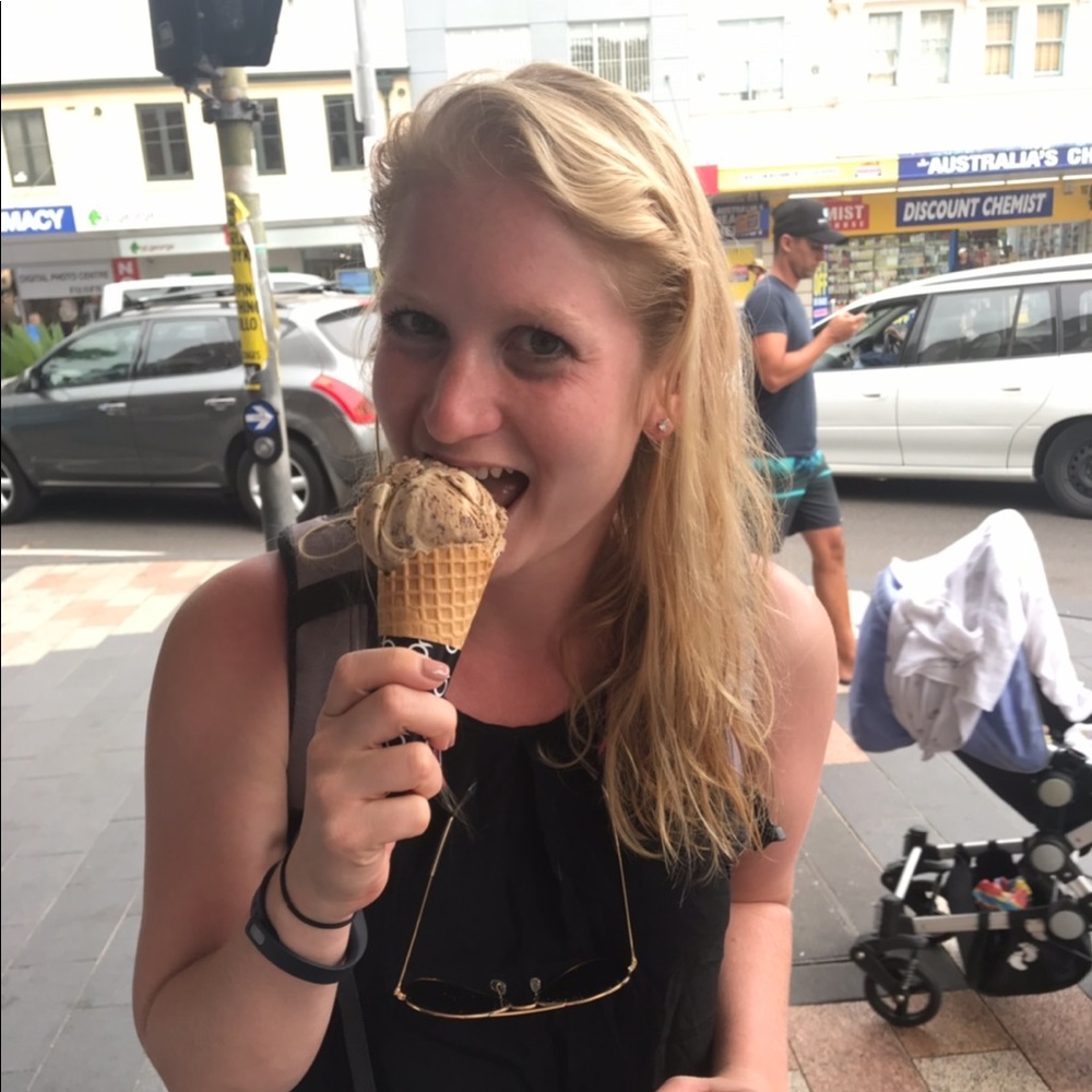 Meet your Posher, Laura